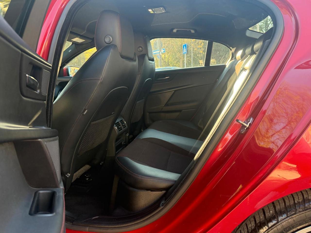 Jaguar XE 2.0 D Turbo 180 CV AWD aut. Portfolio