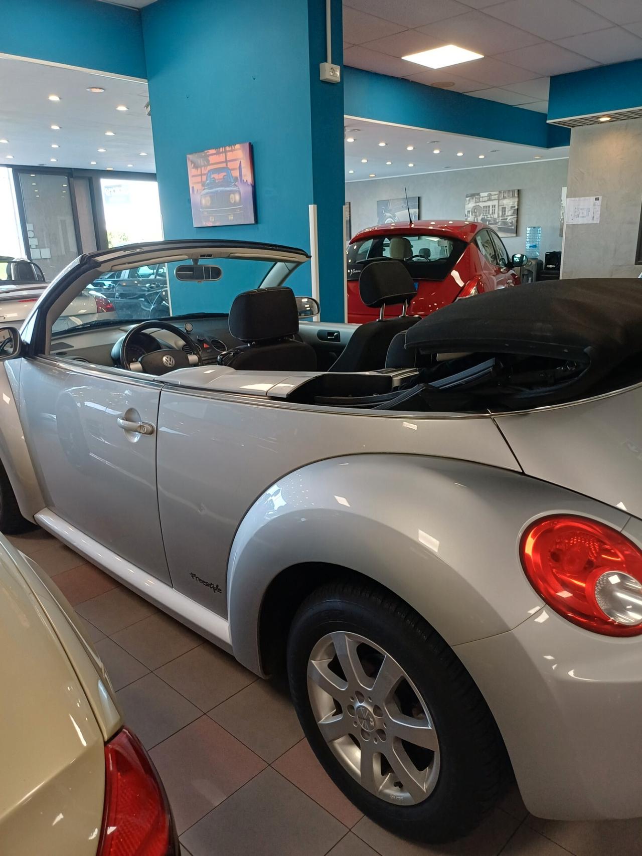 Volkswagen New Beetle 1.6 Cabrio NEOPATENTATI