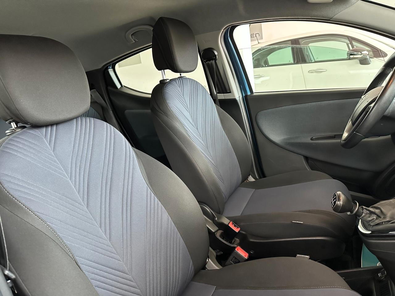 Lancia Ypsilon 1.0 FireFly 5 porte S&S Hybrid Gold "Km 38.000"