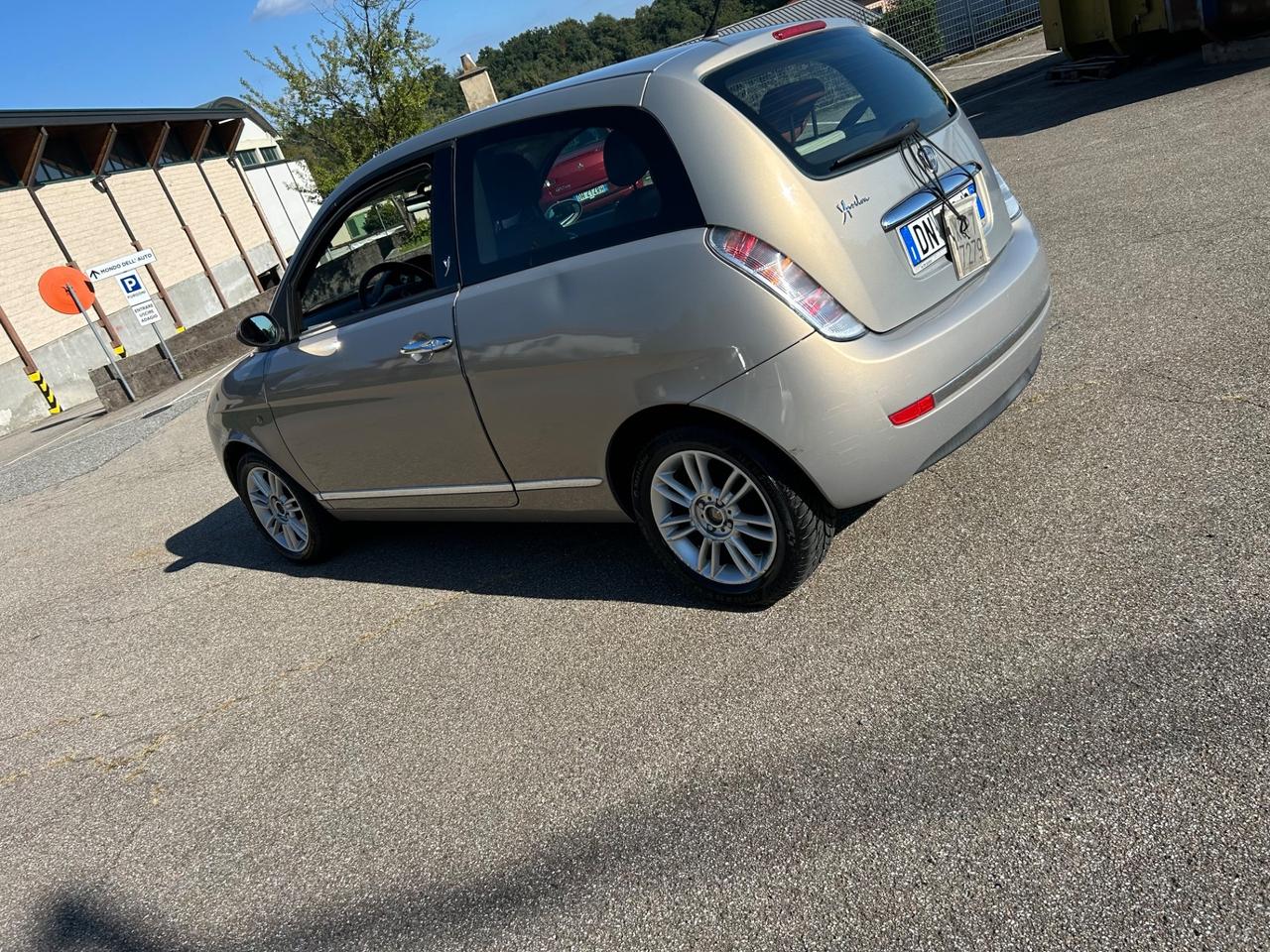 Lancia Ypsilon 1.4 16V Sport MomoDesign