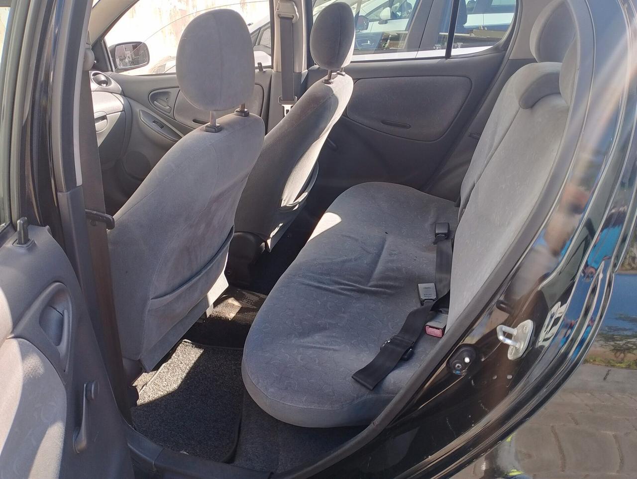 Toyota Yaris 1.0i 16V cat 5 porte