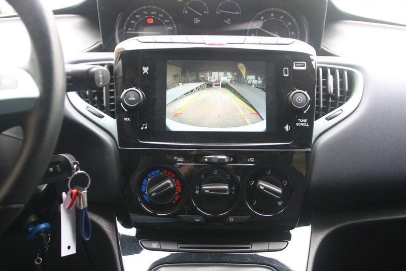 Lancia Ypsilon 1.0 FireFly 5 porte S&S Hybrid Platino