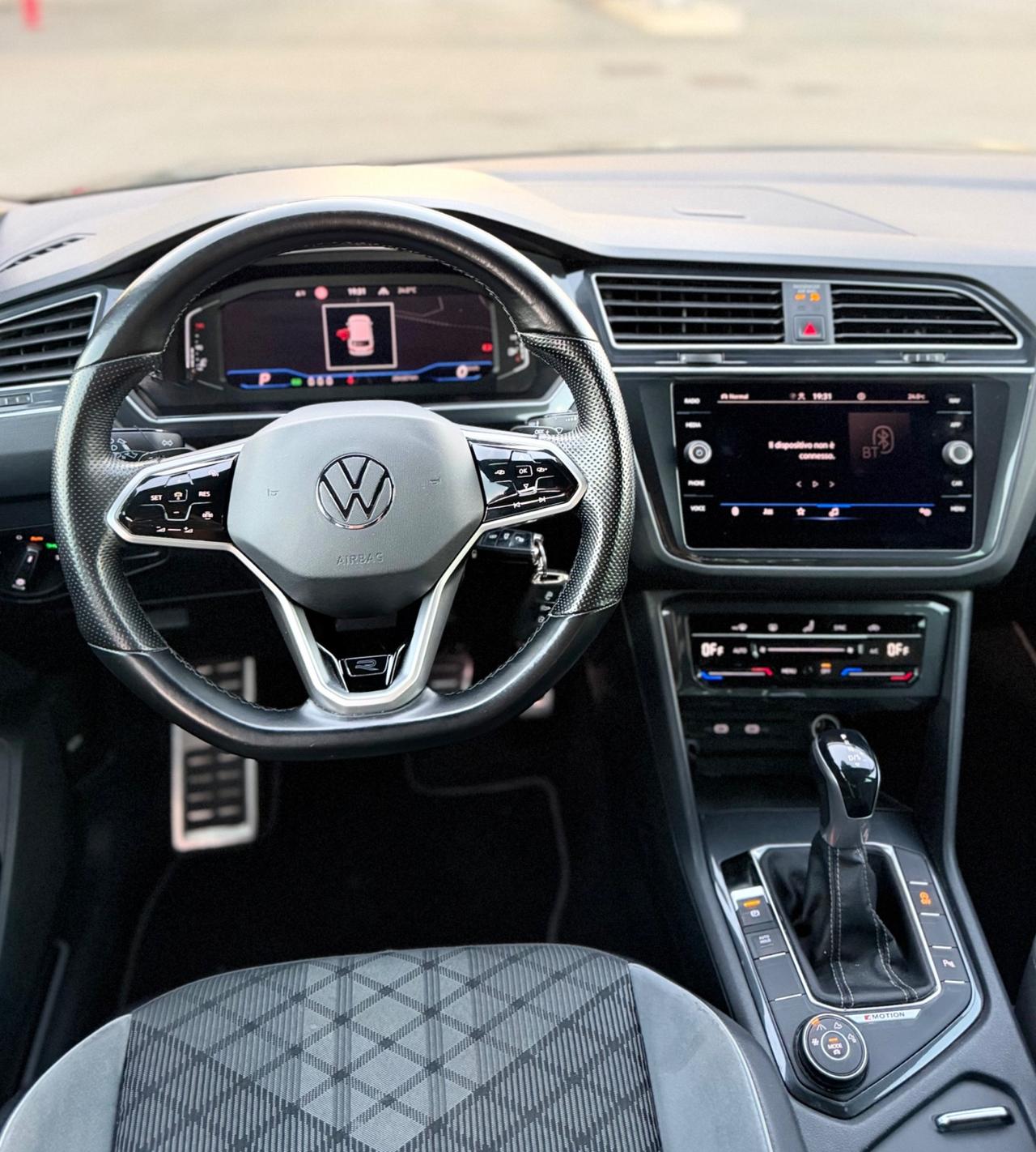 Volkswagen Tiguan 2.0 TDI 150 CV DSG 4MOTION R-Line