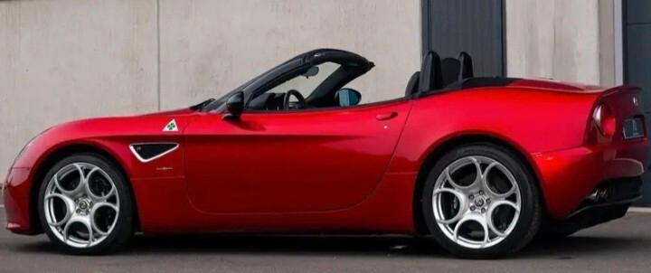 Alfa Romeo 8C Spider numerata solo 500 esemplari