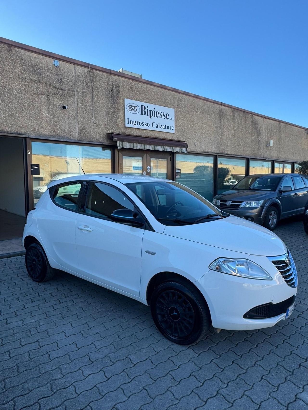 Lancia Ypsilon 0.9 TwinAir 85 CV 5 porte Metano Ecochic Gold