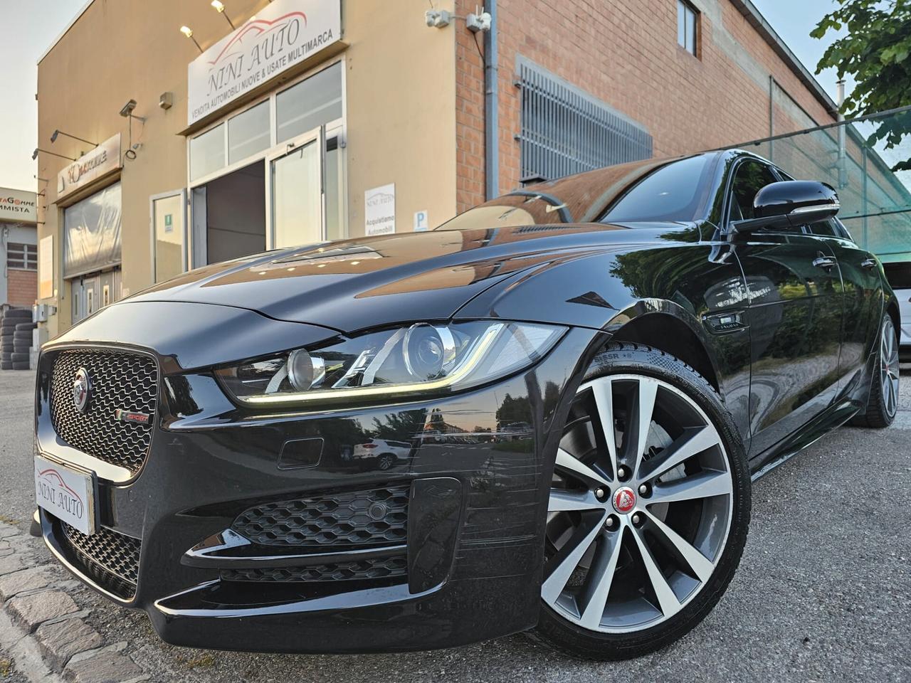 Jaguar XE 2.0 D Turbo 180cv 4WD*R-Sport*Pelle*Navi*19**