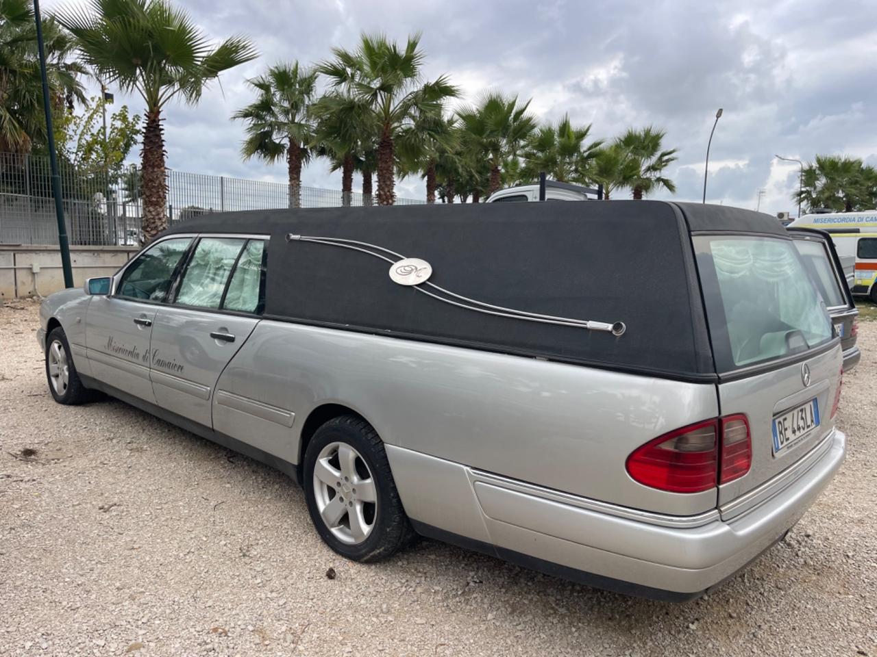 Mercedes-benz auto funebre