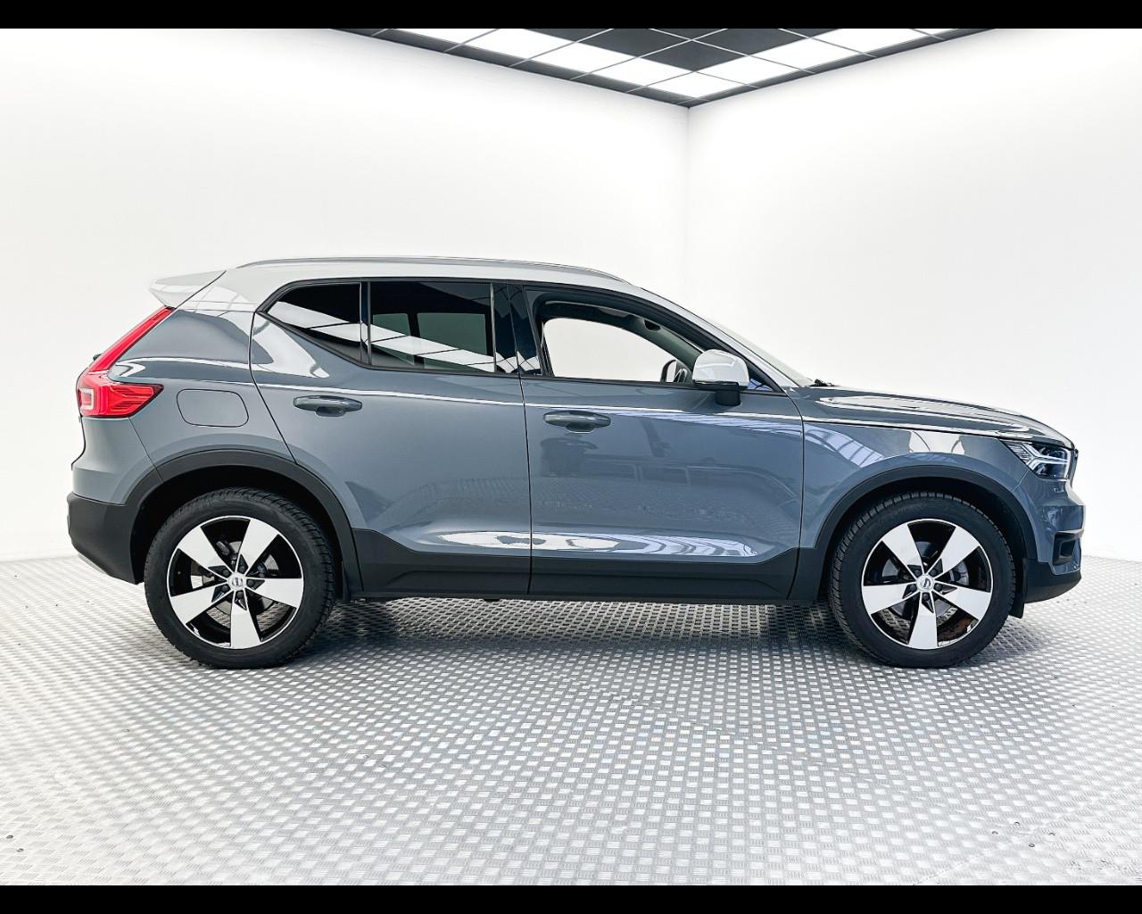 VOLVO XC40 B4 AWD Geartronic Momentum Pro