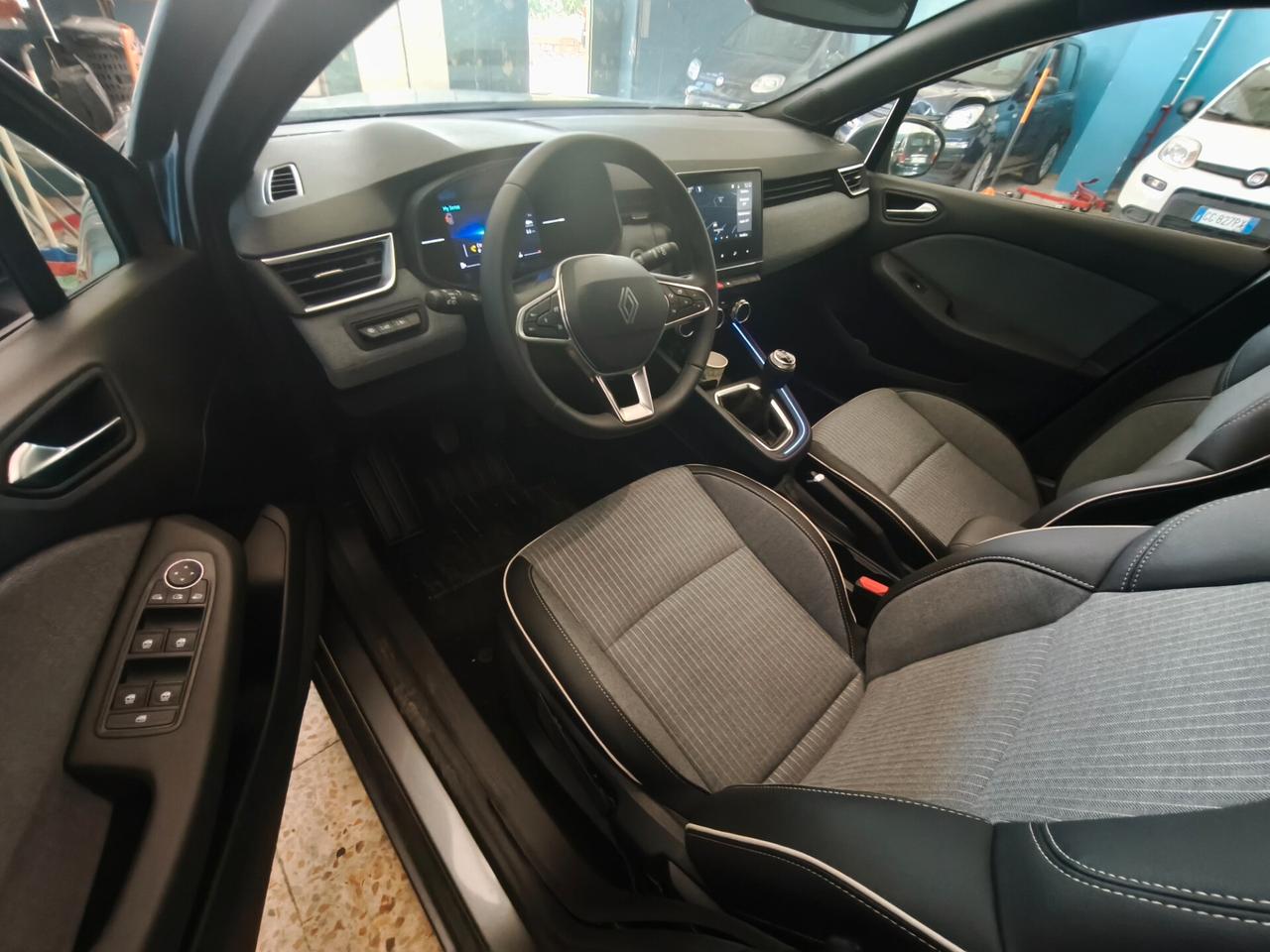 Renault Clio TCe 90 CV 5 porte Techno INCIDENTATA