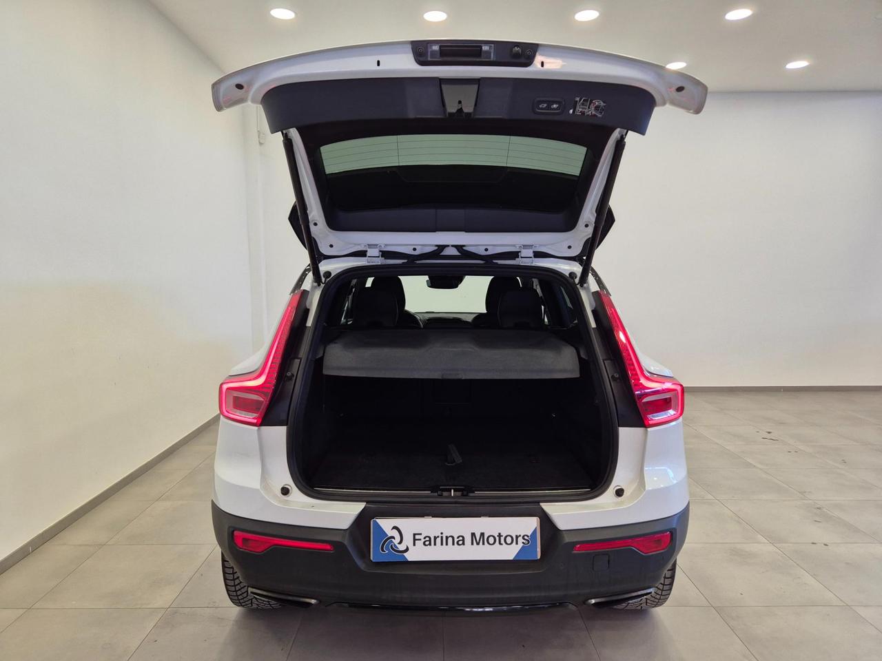 Volvo XC40 2.0 d3 R-design geartronic - UNIPROPRIETARIO - ACC/Lim - Cam