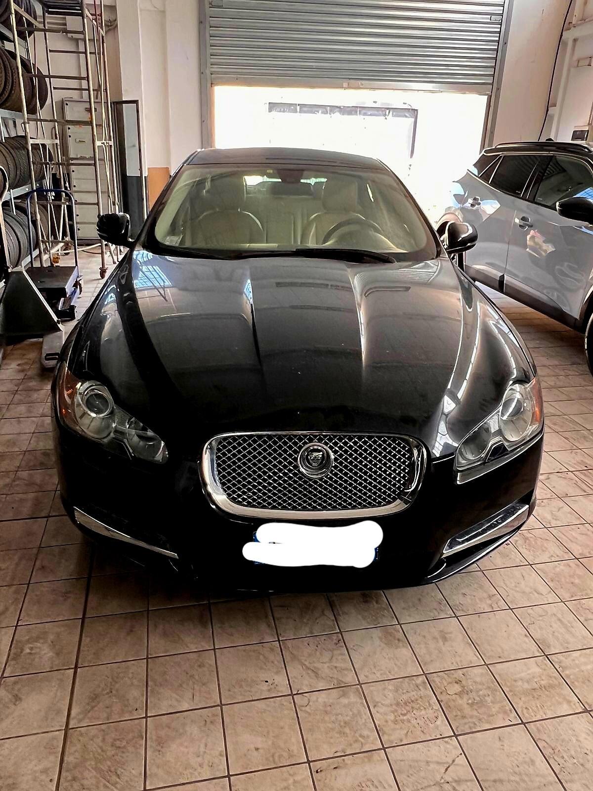 Jaguar XF 3.0 D V6 Luxury