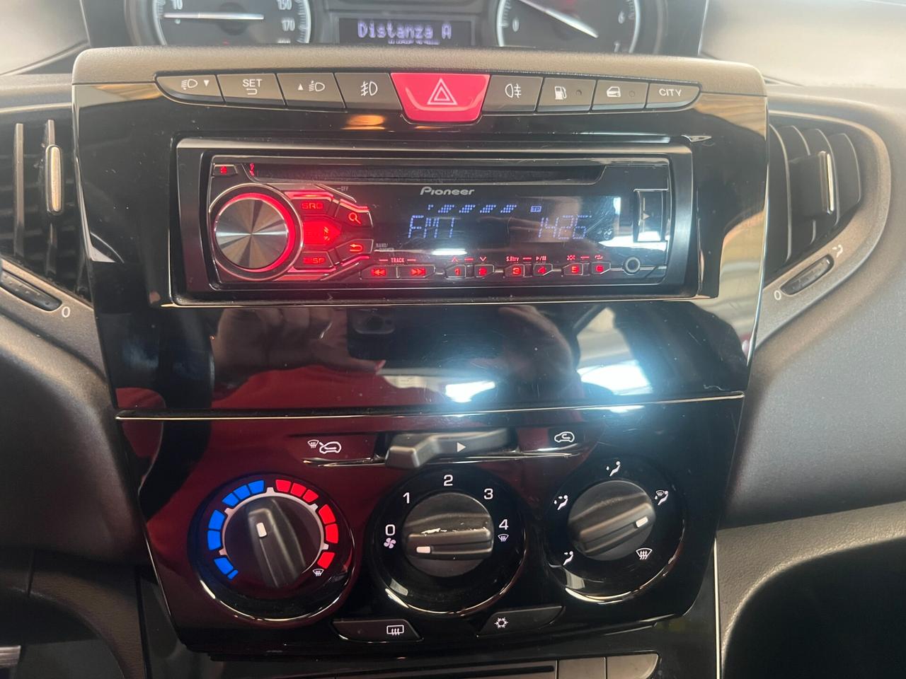 Lancia Ypsilon 0.9 TwinAir 85 CV 5 porte Metano Ecochic Gold OK NEOPATENTATI