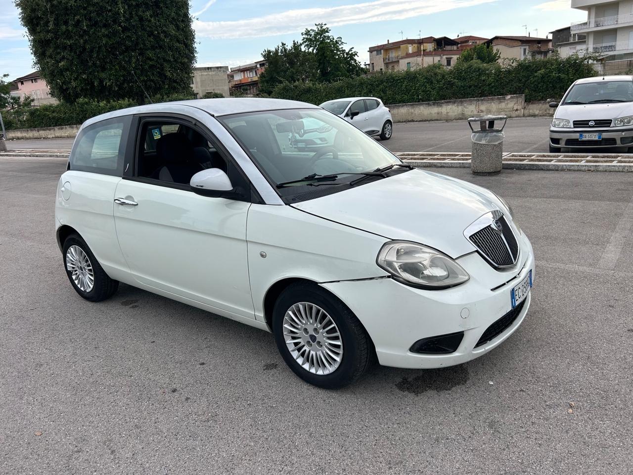 Lancia Ypsilon 1.3 MJT 75 CV Diva