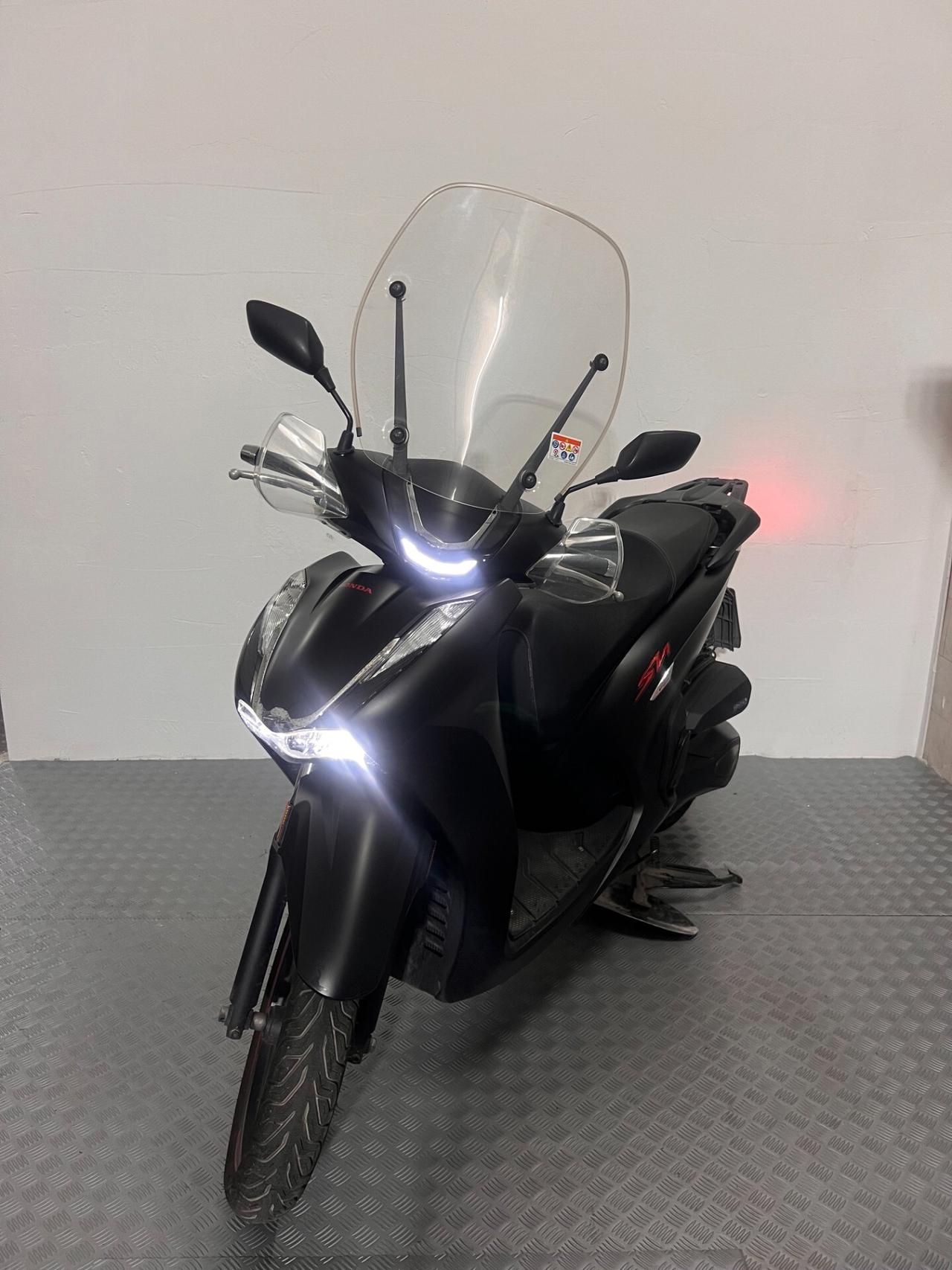 Honda SH 350 SPORT