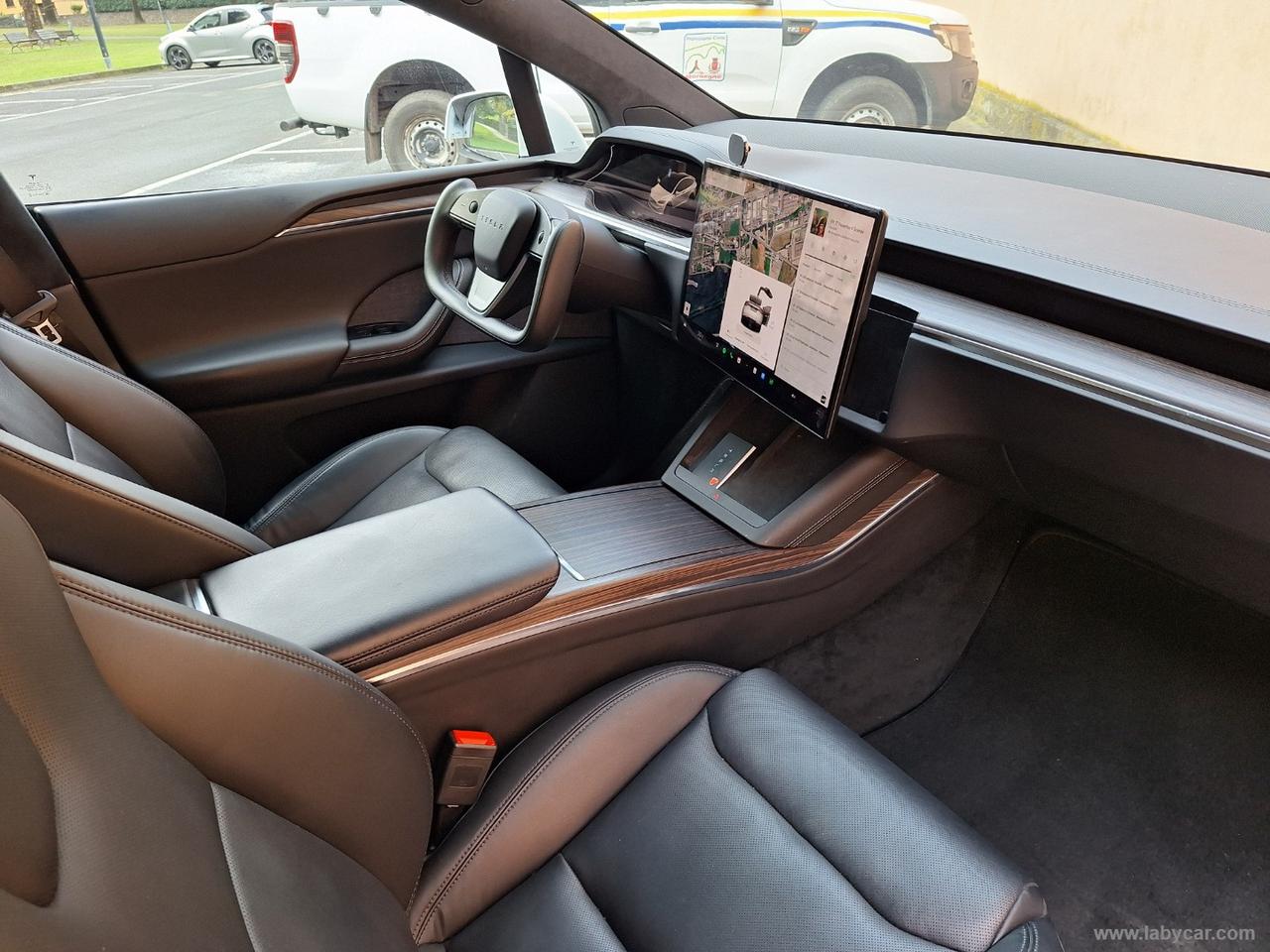 TESLA Model X All-Wheel Drive 4X4 YOKE ALI GABBIANO