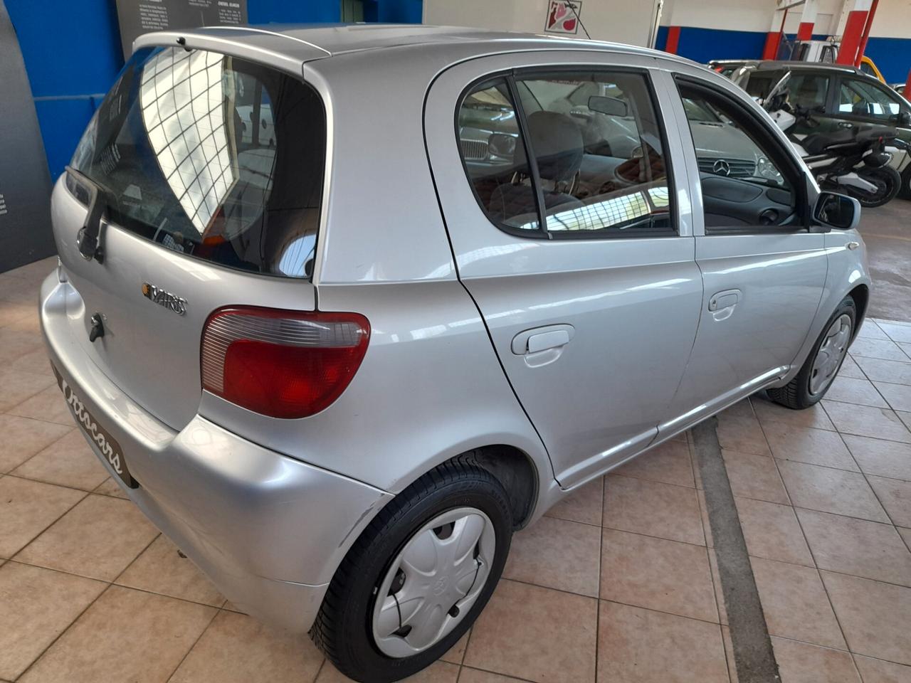 Toyota Yaris 1.0i 16V cat 5 porte Sol