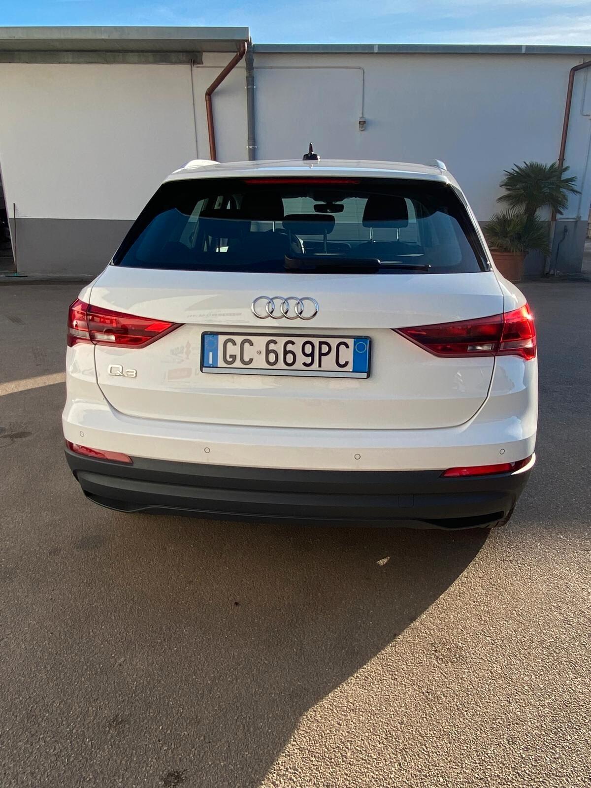 Audi Q3 35 TDI S tronic Business