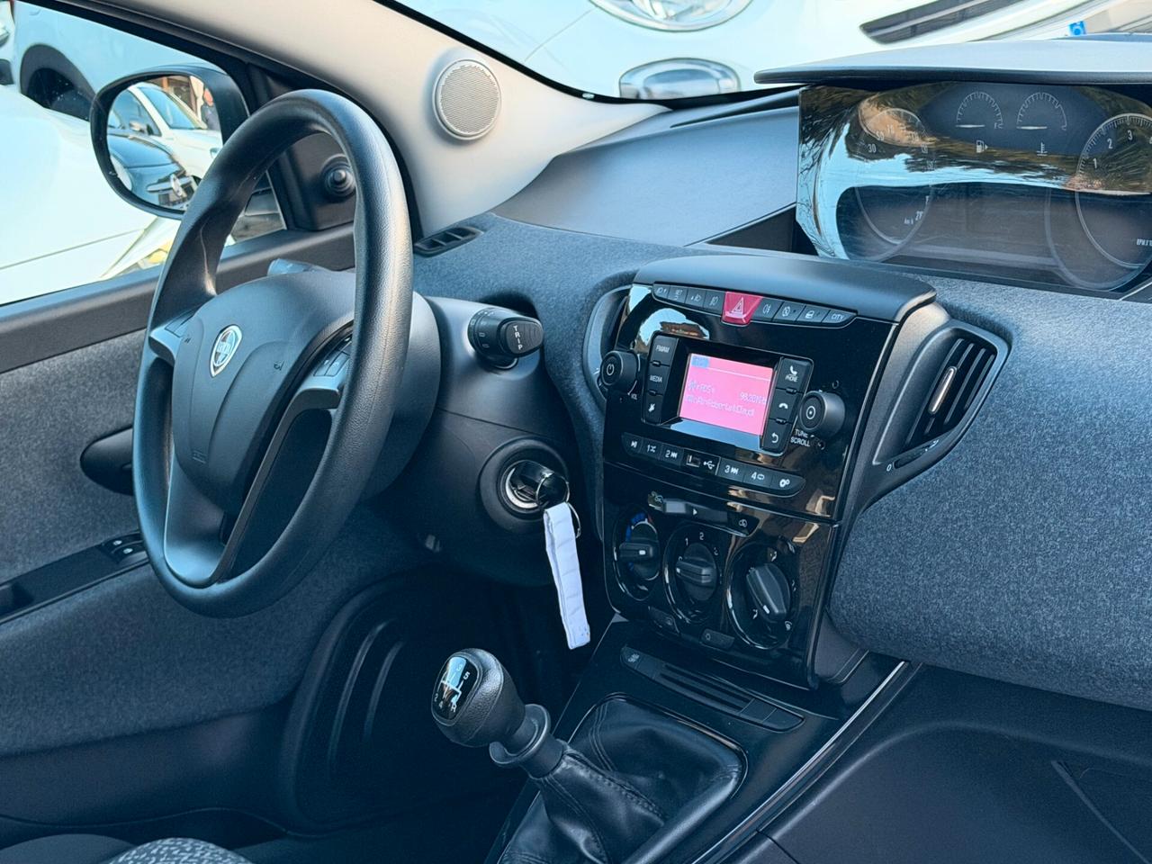 Lancia Ypsilon 1.2 69 cv. ELEFANTINO BLU