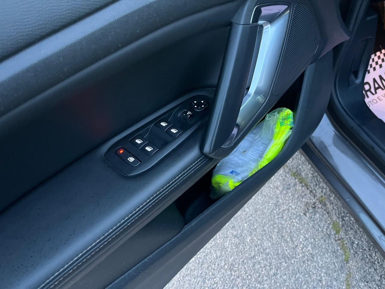 Peugeot 308 1.6 e-HDi Stop&Start Allure Unipro 2013