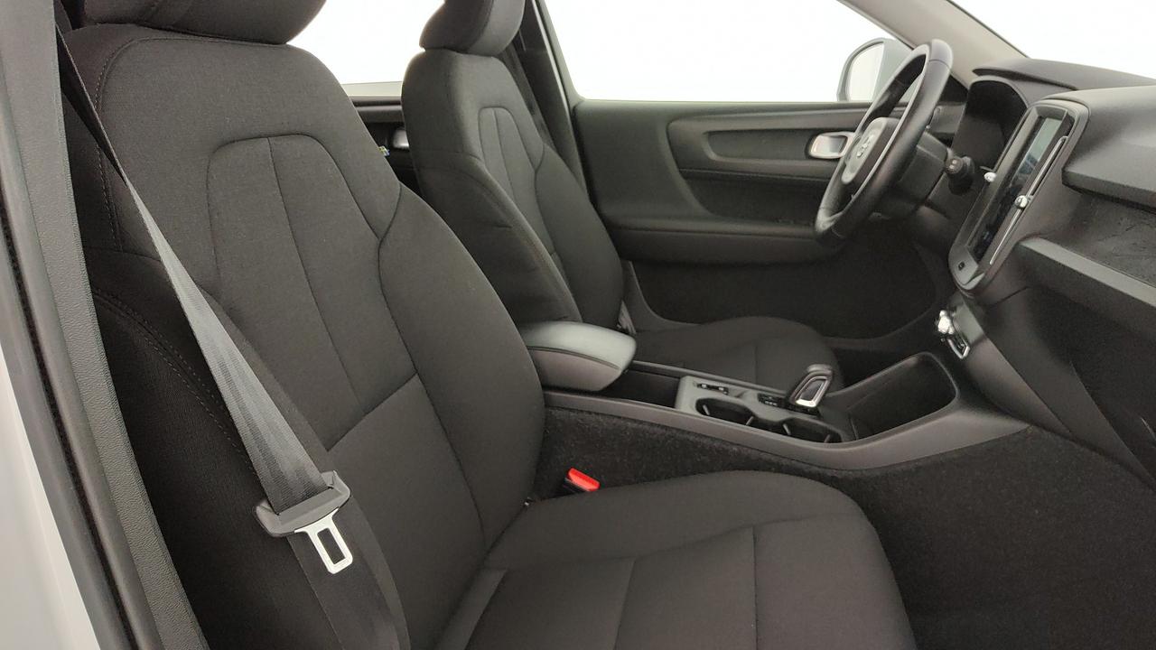 VOLVO XC40 - XC40 2.0 d3 Momentum awd geartronic