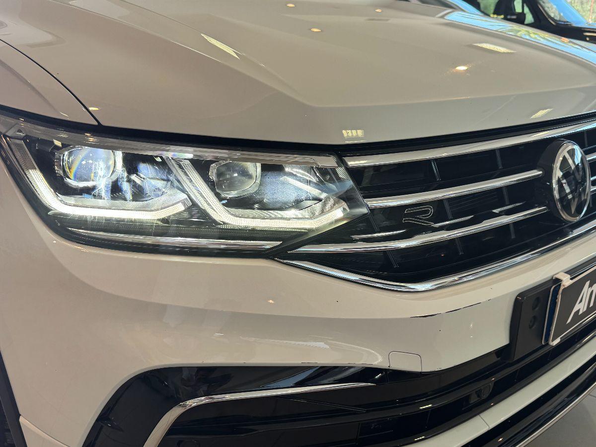 VOLKSWAGEN Tiguan 2.0 TDI DSG R-Line Luci ambient/Retroc