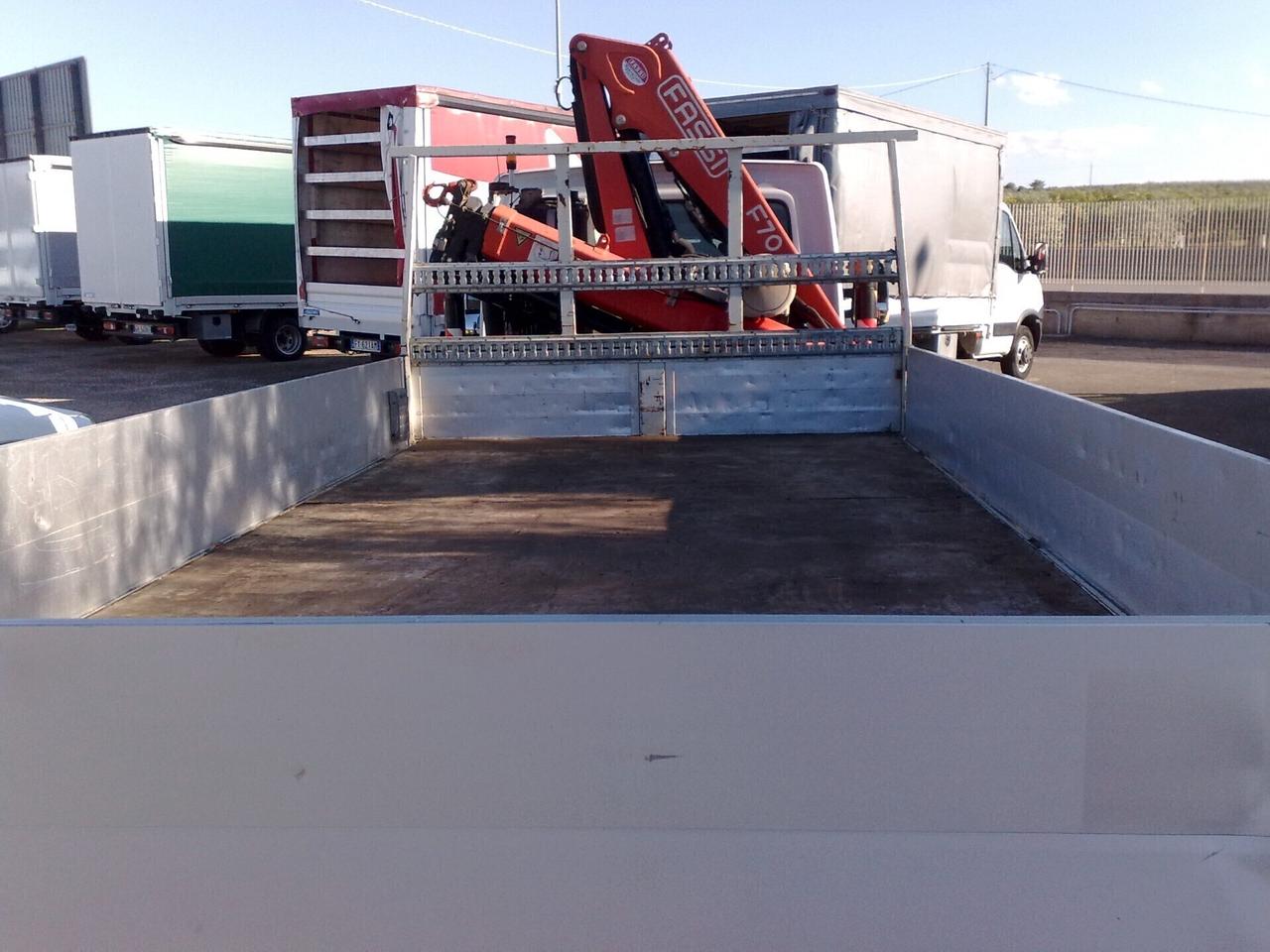 Iveco 65c17 3000cc cassone fisso con grù - 2013