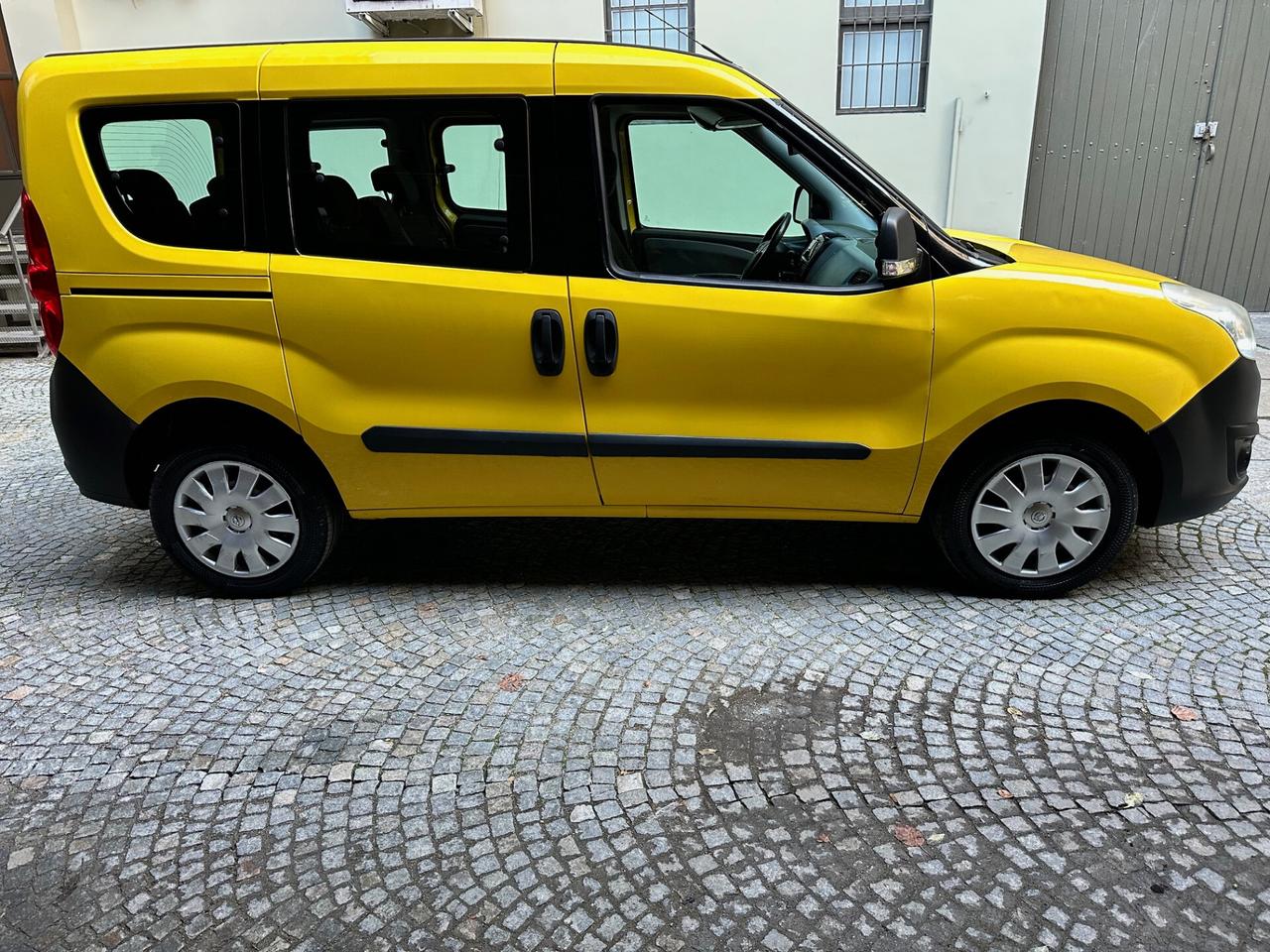 Opel Combo 1.4 (7 POSTI) - No Blocco del Traffico