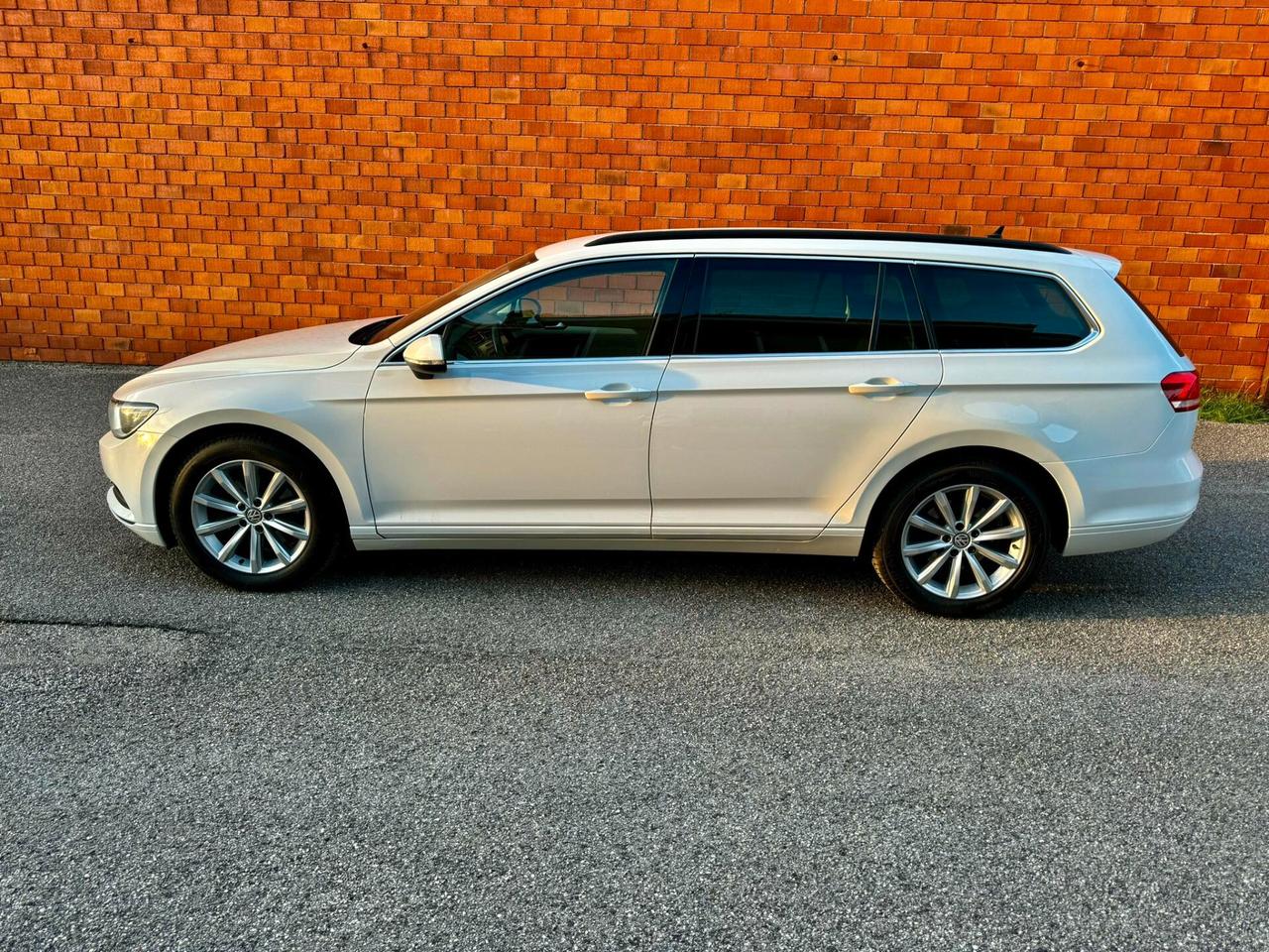 Volkswagen Passat Variant 1.6 TDI DSG Comfortline BlueMotion Tech.