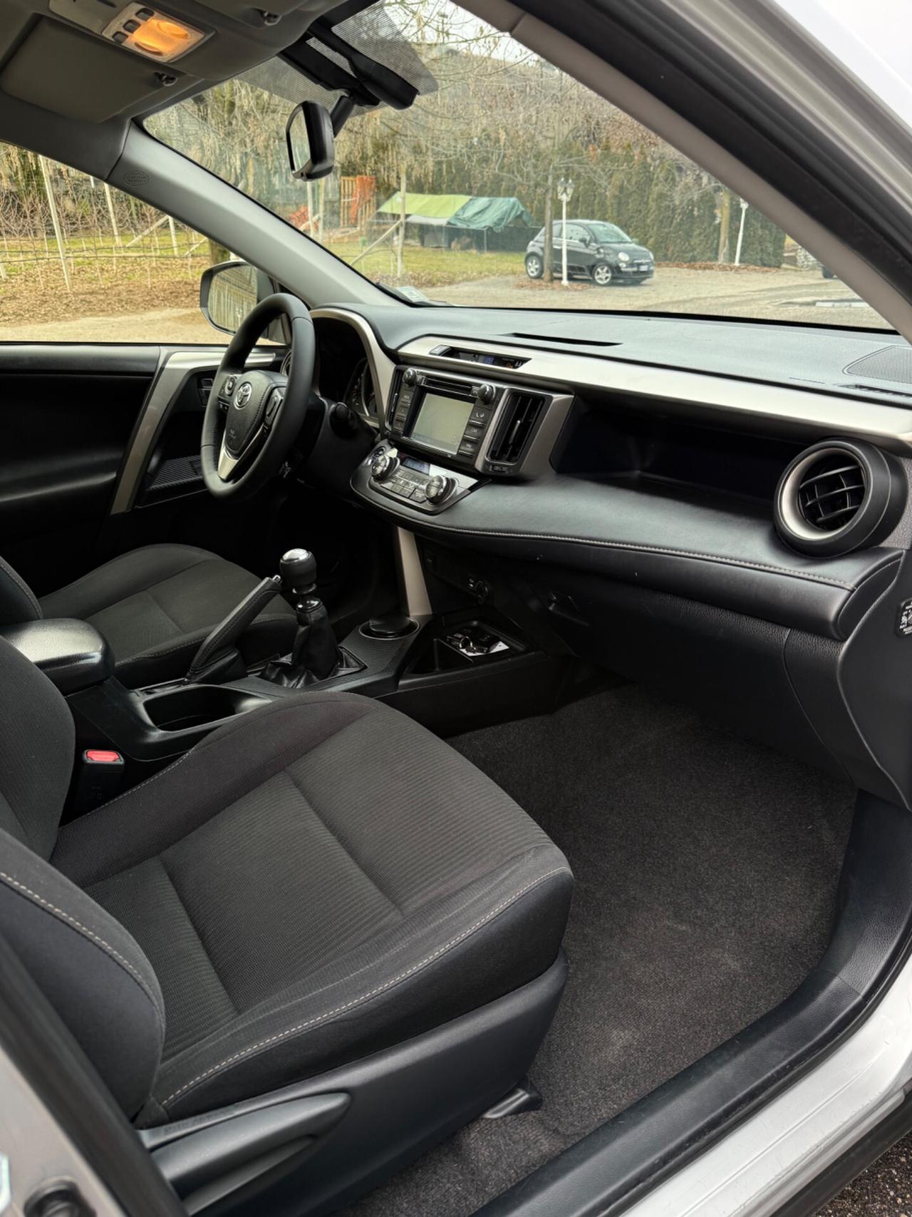 Toyota RAV 4 RAV4 2.0 D-4D 4WD Lounge White Ed.