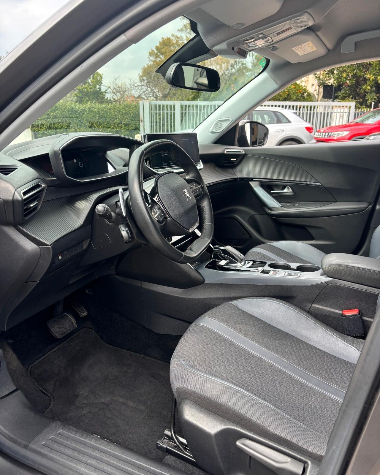 Peugeot 2008 1.2 130HP S&S EAT8 Allure