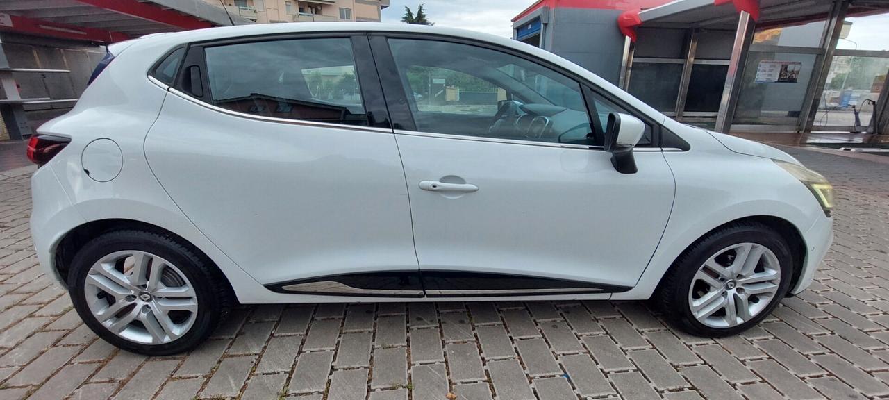 CLIO 1,5 DIESEL 90 CV DUEL NAVIGATORE LED CRUISE SENSORI X NEOPATENTATI IMPECCABILE