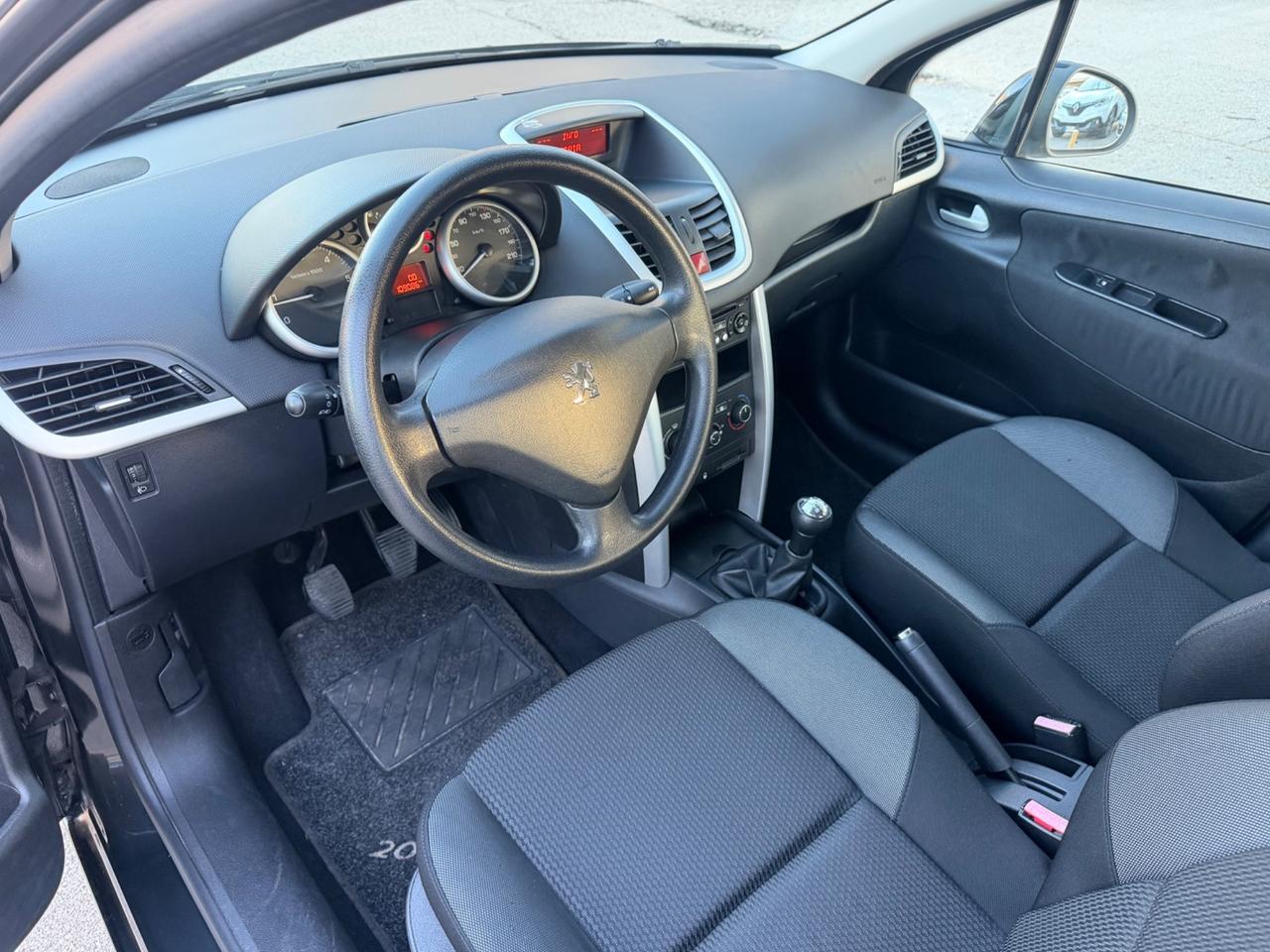 Peugeot 207 1.4 HDi 70 cavalli 2014