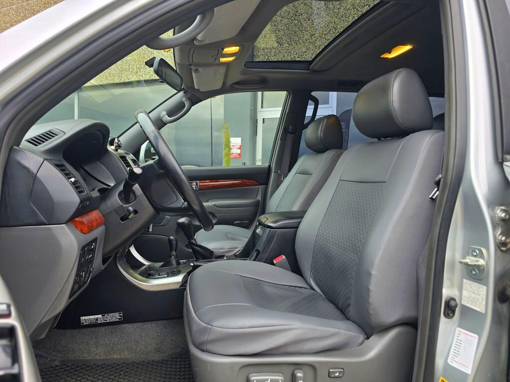 Toyota Land Cruiser 3.0 D-4D WAGON 8 POSTI