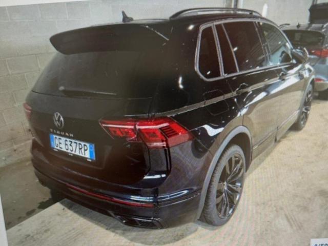 VOLKSWAGEN Tiguan 2.0 TDI 150 CV SCR DSG R-Line *Black Pack*