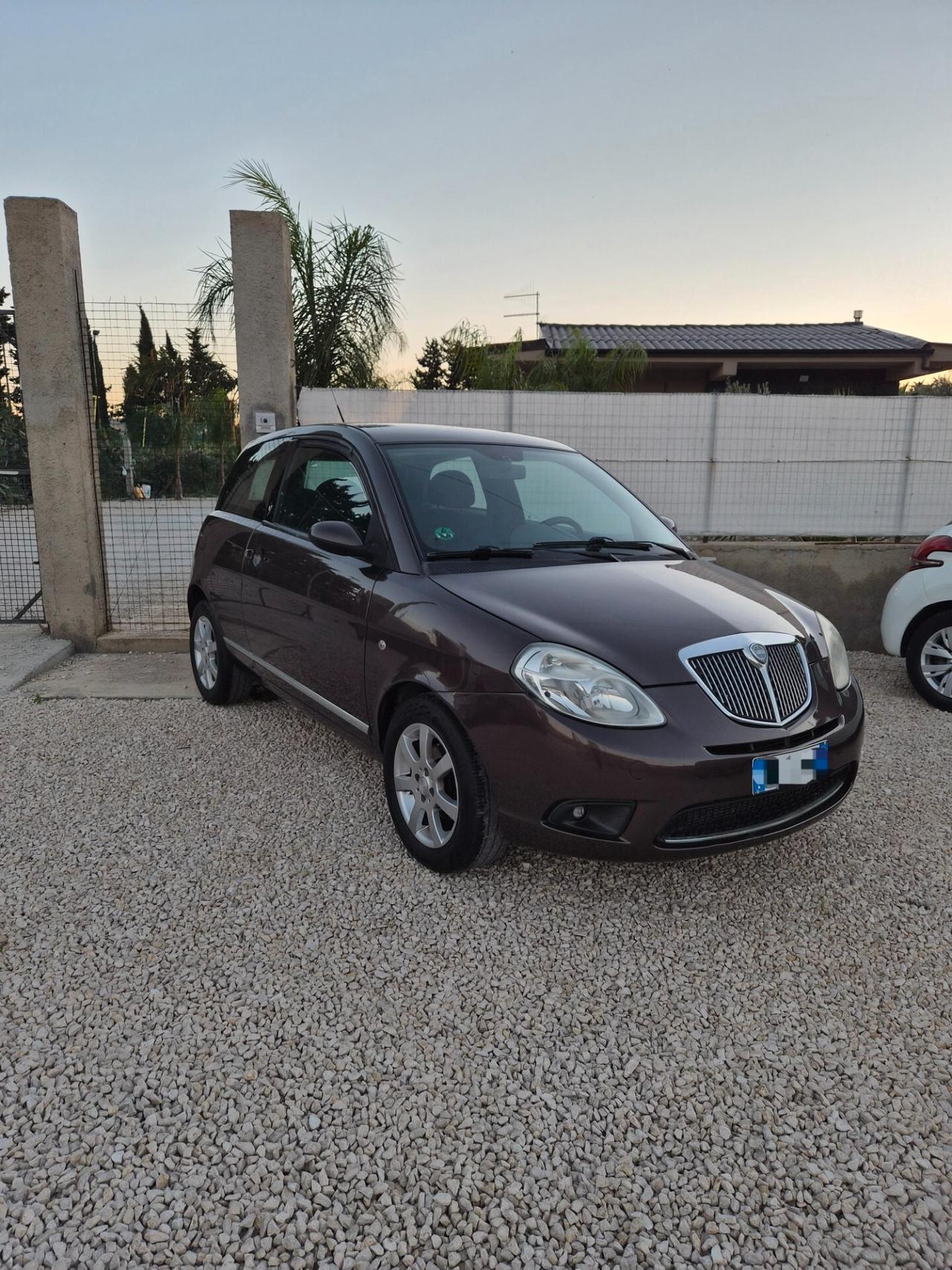 Lancia Ypsilon 1.4 Platino