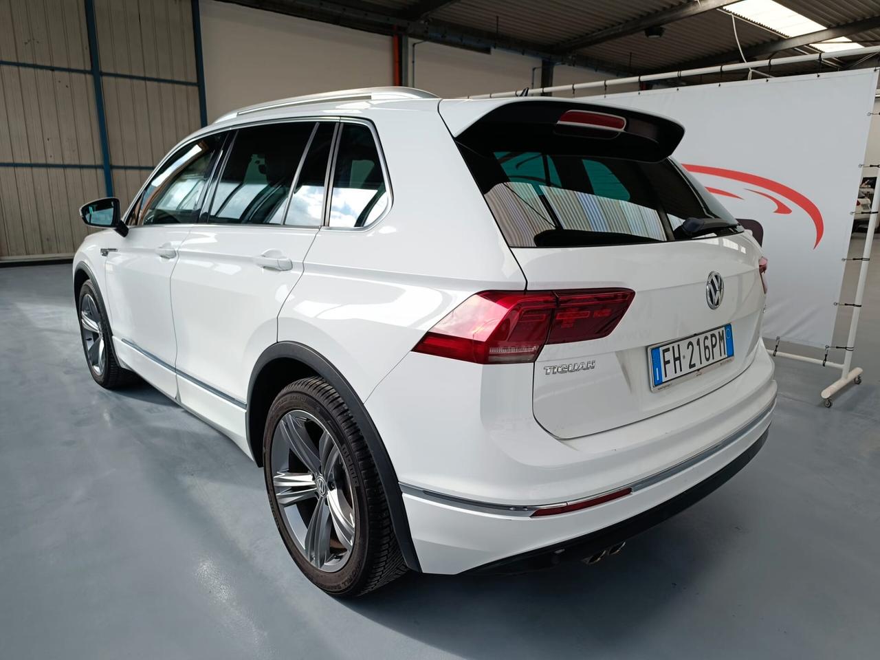 Volkswagen Tiguan 2.0 TDI SCR DSG Executive R-LINE BlueMotion Technology