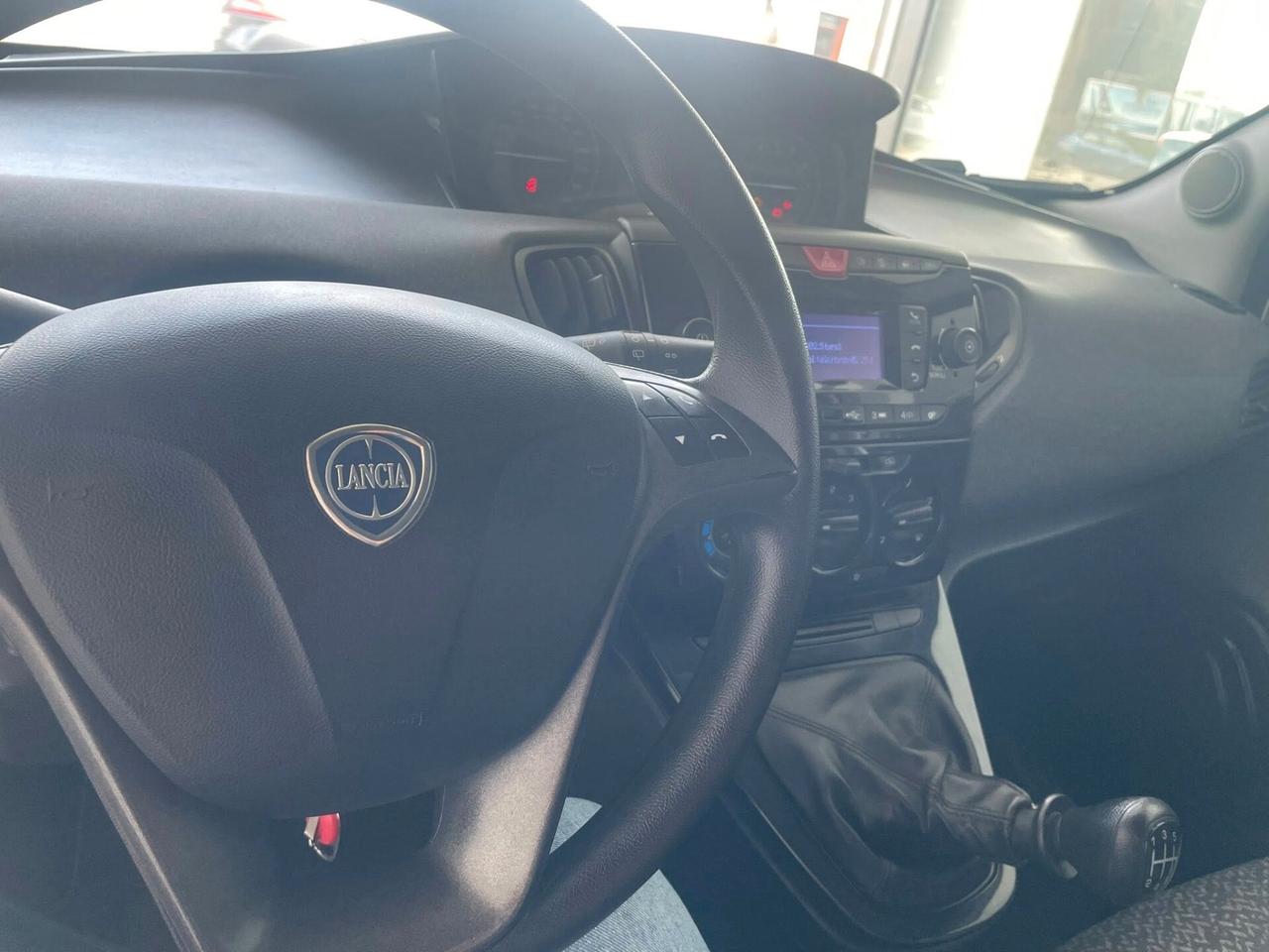 Lancia Ypsilon 1.0 FireFly 5 porte S&S Hybrid Alberta Ferretti