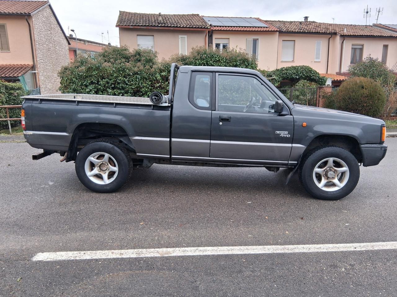 Mitsubishi L200 2.5 TD 4WD Club Cab Pick-up