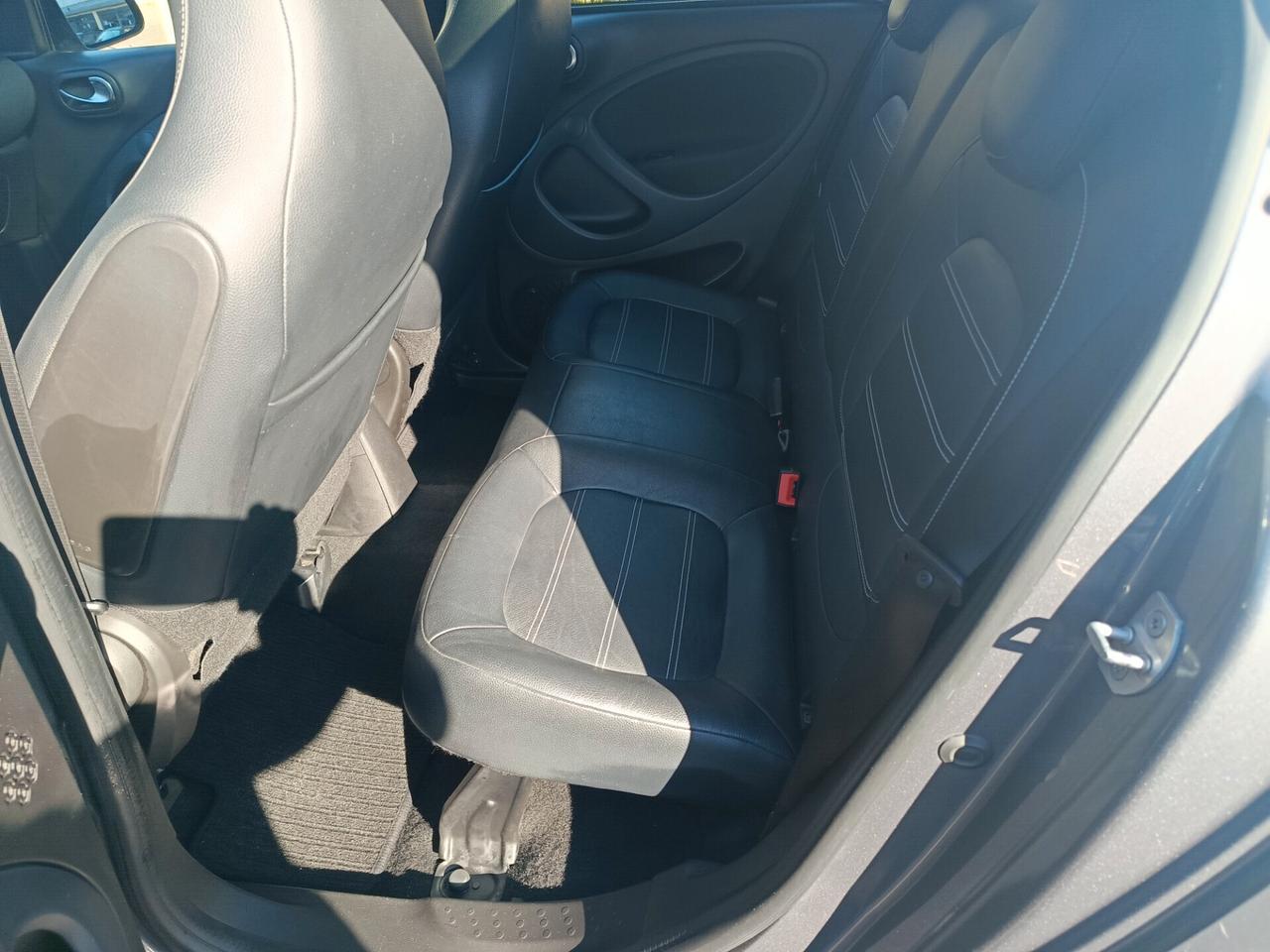 Smart ForFour EQ Pulse