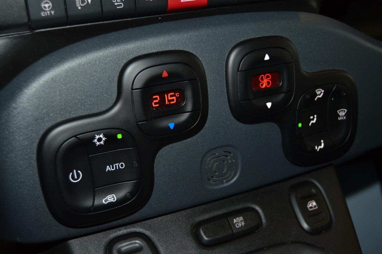 Fiat Panda Cross 1.0 FireFly Hybrid Navi/Led/5Posti