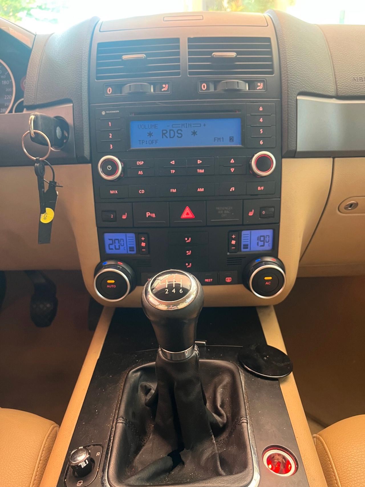 VOLKSWAGEN TOUAREG EXCLUSIVE 2.5 4X4 TDI RS PELLE TOTALE CERCHI DA 18