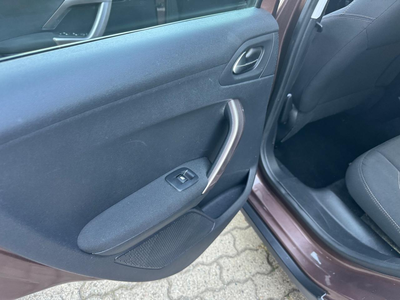 Peugeot 2008 1.6 e-HDi 92 CV neopatentati