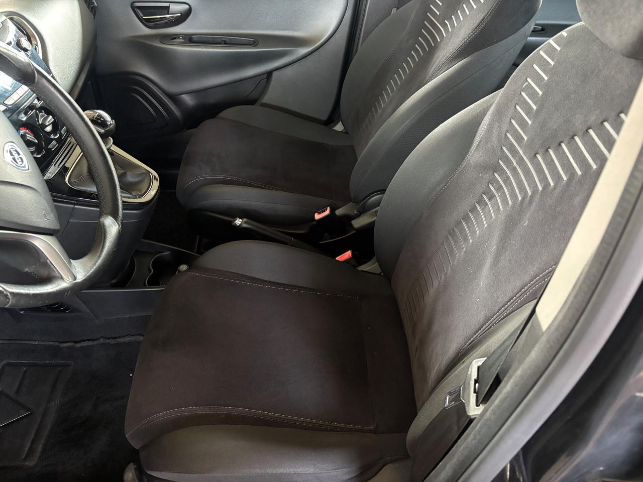 Lancia Ypsilon 1.2 69CV 5 porte S&S Platinum NEOPATENTATO