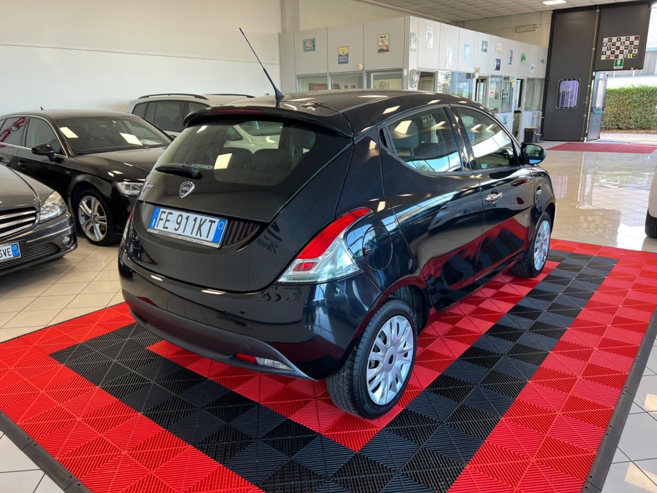 Lancia Ypsilon 1.2 69 CV 5 porte Silver