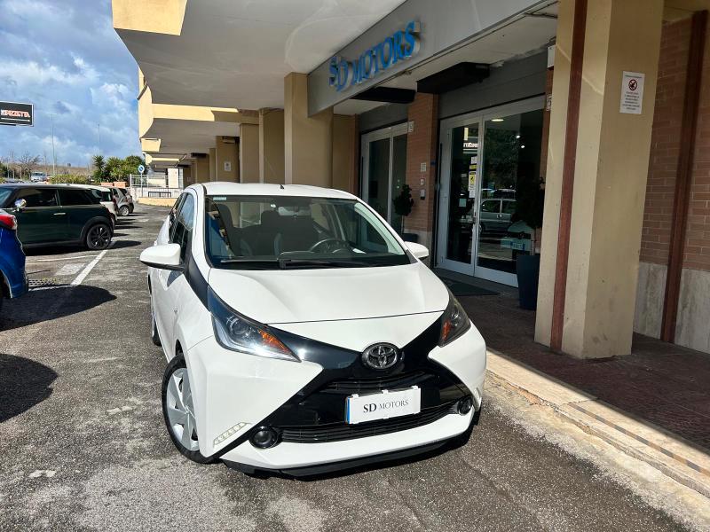 Toyota Aygo 5 Porte Aygo 5p 1.0 x-play m-mt *Promo SD 2026*