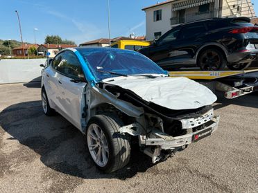Tesla Model Y Long Range Dual motor ! incidentata