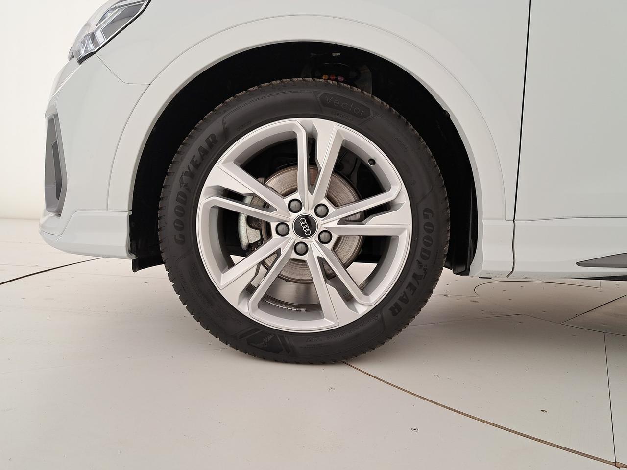 Audi Q3 35 2.0 tdi s line edition s-tronic