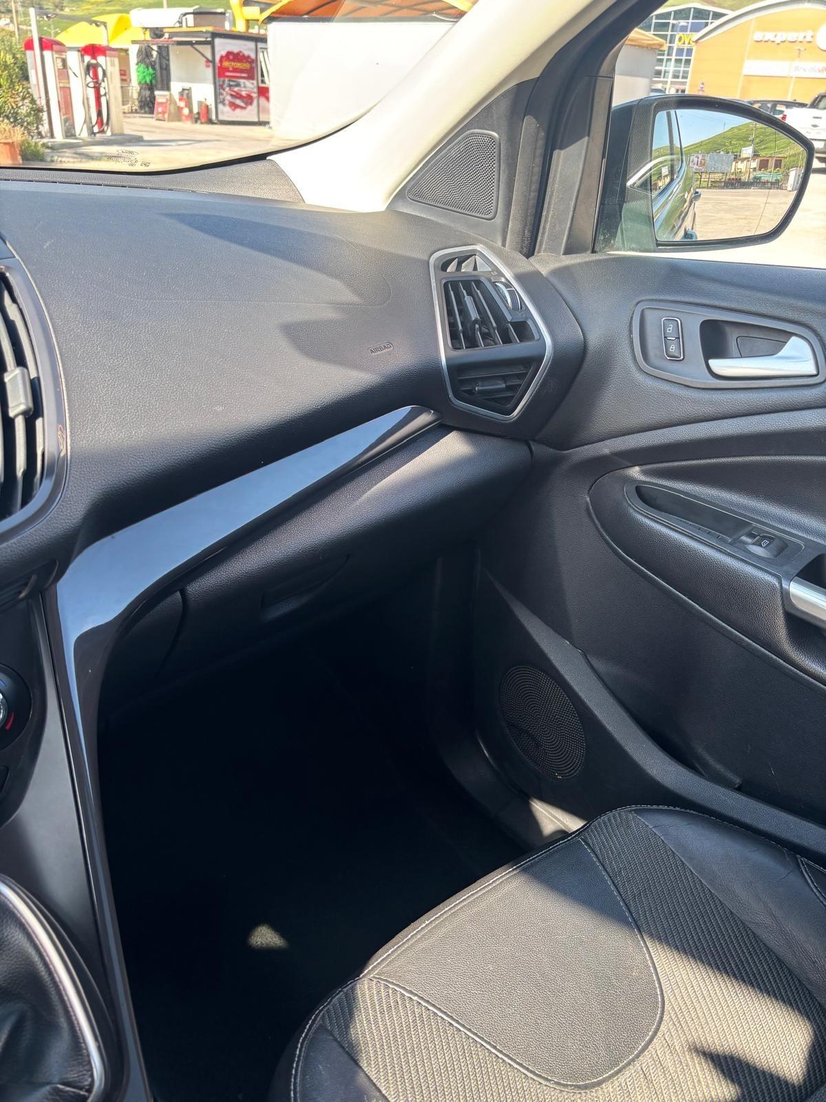 Ford Kuga 2.0 TDCI 140 CV 2WD Titanium