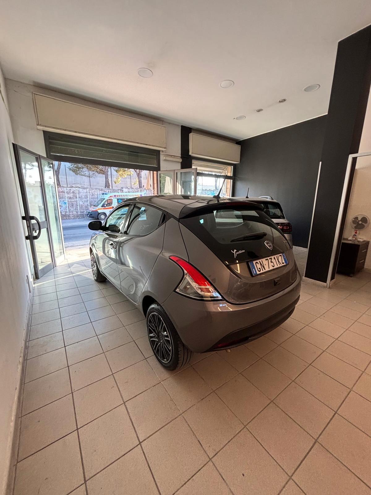 Lancia Ypsilon 1.0 FireFly 5 porte S&S Hybrid Gold Plus