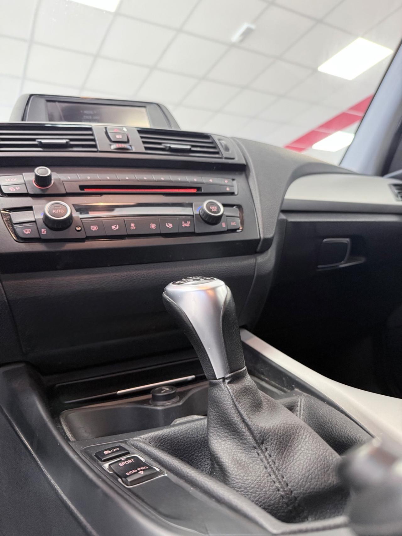 Bmw 116 116d 5p. Urban